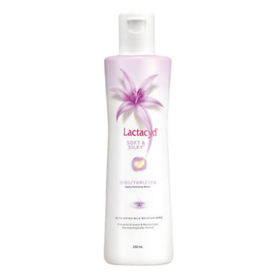 Buy LACTACYD FEMININE WASH SOFT & SILKY MOISTURIZING 250ML Online