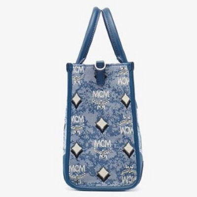 Mcm essential tote on sale in monogram leather