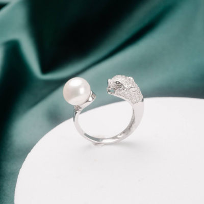 Pearly Lustre Leopard Freshwater Pearl Ring WR00038 | RAINFOREST 3