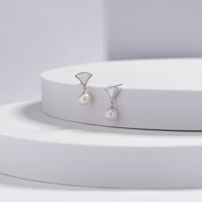 Pearly Lustre Elegant Freshwater Pearl Earrings WE00544 4