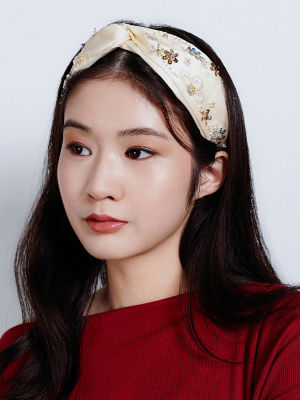 Pearly Lustre Passion for Life French Embroidery Freshwater Pearl Hairwear HW00012 3