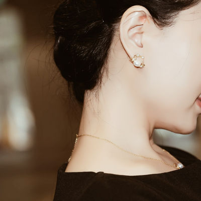 Pearly Lustre Elegant Freshwater Pearl Earrings WE00251 4