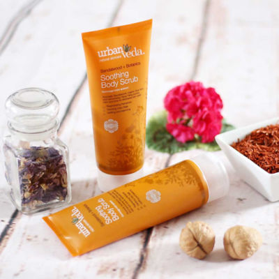 Urban Veda Soothing Body Scrub - Sandalwood + Botanics 200ml 3