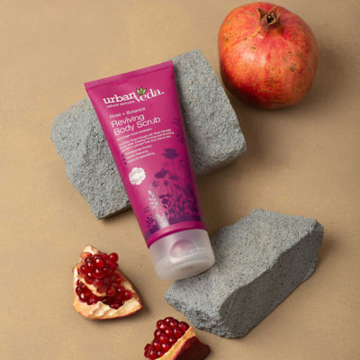 Urban Veda Reviving Body Scrub - Rose + Botanics 200ml 3
