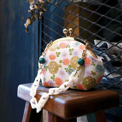 COCOONESE Acrylic Chain Handle Clasp Sling Bag - Goldfish & Flowers (BG) 6