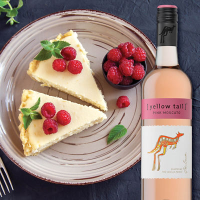 Yellow Tail Pink Moscato Sweet Wine 4