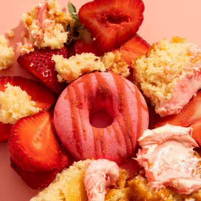 NCLA Beauty Bath Treats Strawberry Cupcake (3pc Bath Bomb Set) 3 x 65g 4