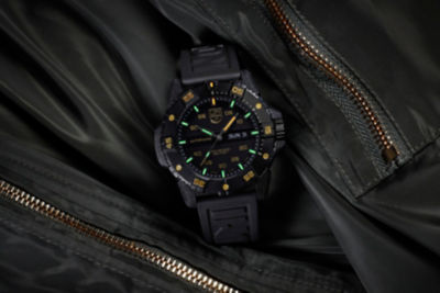 LUMINOX Master Carbon SEAL 自动系列 - 3865.GOLD 限量版 12