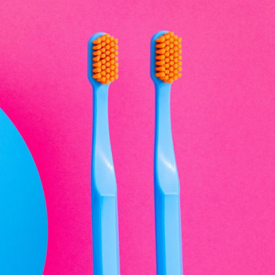 Nordics [Bundle of 2] Nordics Adult Expert Curve Toothbrush Dark Blue + Orange 6580 Soft Filaments 3