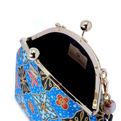 COCOONESE Acrylic Chain Handle Clasp Sling Bag - Jlamprang (Blue) 4