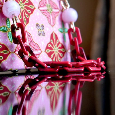 COCOONESE Acrylic Chain Handle Clasp Sling Bag - Jlamprang (Pink) 6