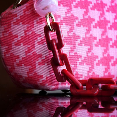 COCOONESE Acrylic Chain Handle Clasp Sling Bag - Houndstooth Check (PINK) 4