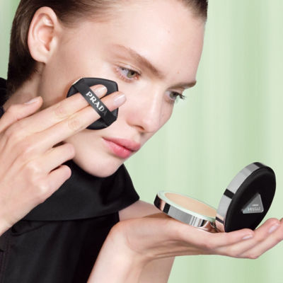ファンデーション PRADA AUGMENTED SKIN CUSHION FOUNDATION PRADA Reveal Mesh Cushion SPF50+ PA++++ 12g Best Price and Fast