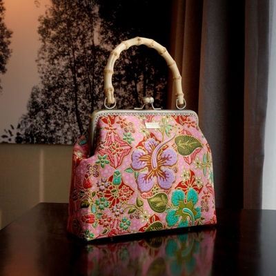 COCOONESE Bamboo Top Handle Bag - Jlamprang (Pink) 5