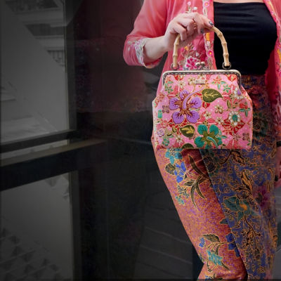 COCOONESE Bamboo Top Handle Bag - Jlamprang (Pink) 6