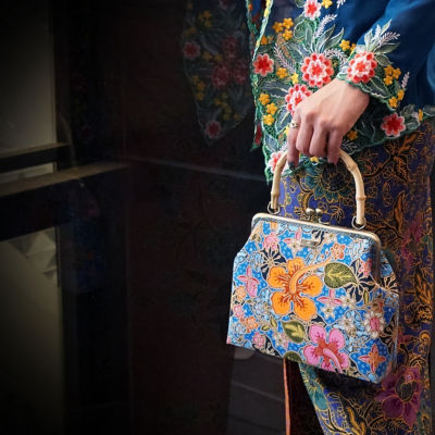 COCOONESE Bamboo Top Handle Bag - Jlamprang (Blue) 4