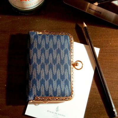 COCOONESE Kiss Clasp Card Holder - Arrow Yabane 5