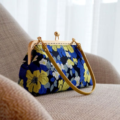 COCOONESE Underarm Bag - Sky Castle 4