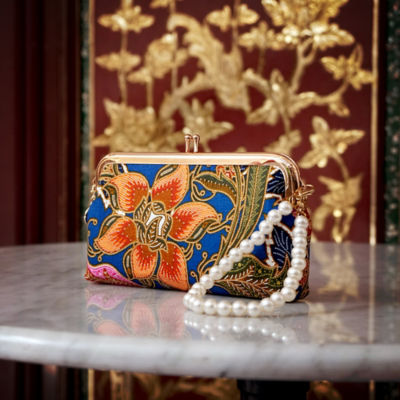 COCOONESE Wristlet Pouch - Epiphyllum (Blue) 9
