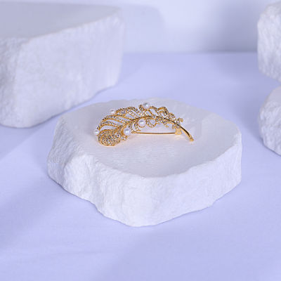 Pearly Lustre Top Grade Freshwater Pearl Brooch WC00080| FEATHER 4
