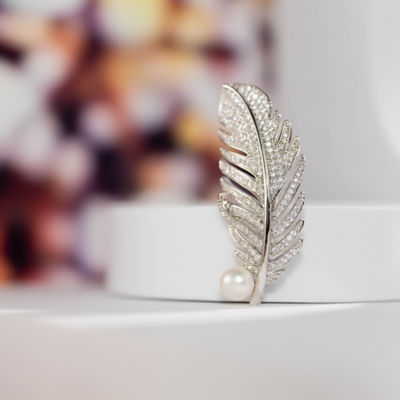 Pearly Lustre Elegant Freshwater Pearl Brooch WC00038 4