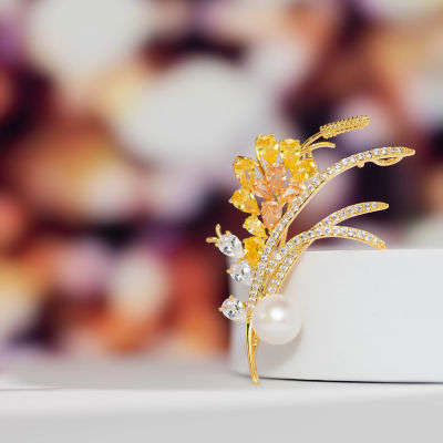 Pearly Lustre Elegant Freshwater Pearl Brooch WC00042 4