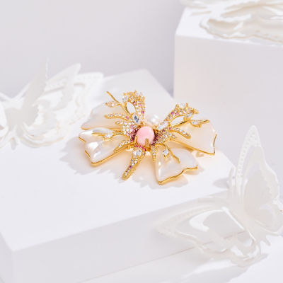Pearly Lustre Top Grade Freshwater Pearl Brooch WC00127 | BUTTERFLY 3