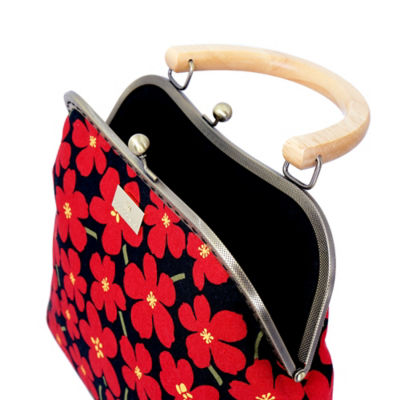 COCOONESE Clasp Handbag - White Rain Lily (Black) 3