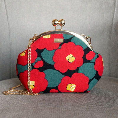 COCOONESE Acrylic Chain Handle Clasp Sling Bag - Camellia Japonica 5