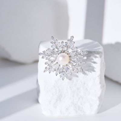 Pearly Lustre Elegant Freshwater Pearl Brooch WC00091 4