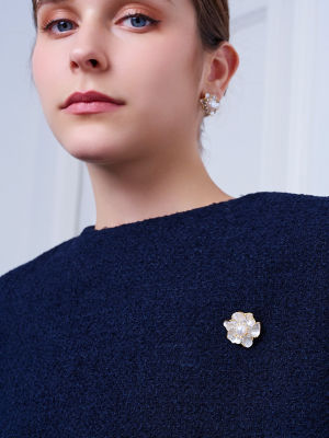 Pearly Lustre Elegant Freshwater Pearl Brooch WC00101 | ORCHID 3