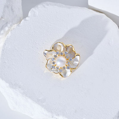 Pearly Lustre Elegant Freshwater Pearl Brooch WC00101 | ORCHID 4