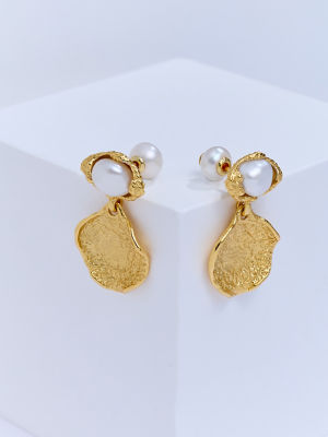 Pearly Lustre Elegant Freshwater Pearl Earrings WE01069 | SANDS 2