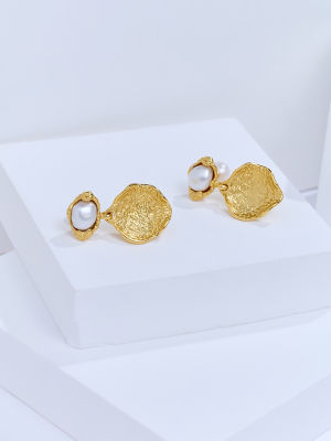 Pearly Lustre Elegant Freshwater Pearl Earrings WE01069 | SANDS 3