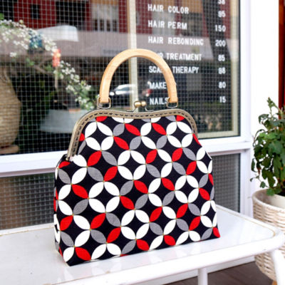 COCOONESE Clasp Handbag - Seven Treasures (Black) 4