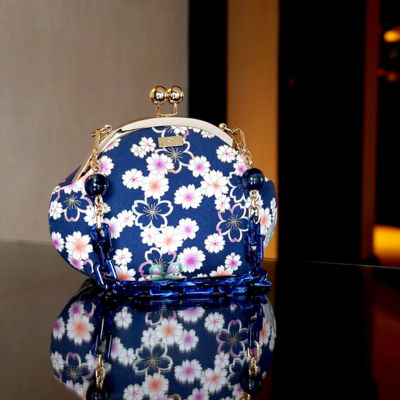 COCOONESE Acrylic Chain Handle Clasp Sling Bag - Butterfly 4