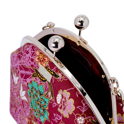 COCOONESE Acrylic Chain Handle Clasp Sling Bag - Mott 3