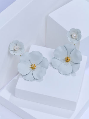 Pearly Lustre Top Grade Freshwater Pearl Earrings WE01047 | GARDENS 4