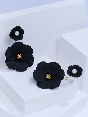 Pearly Lustre Top Grade Freshwater Pearl Earrings WE01048 | GARDENS 3