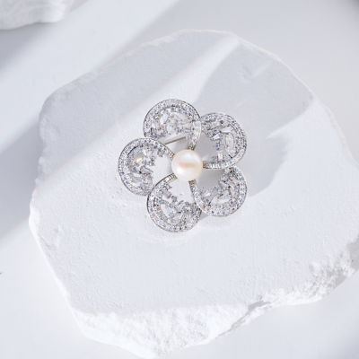 Pearly Lustre Elegant Freshwater Pearl Brooch WC00093 4