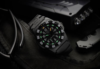 Luminox 海軍藍 3550 系列 (LM3551) 9