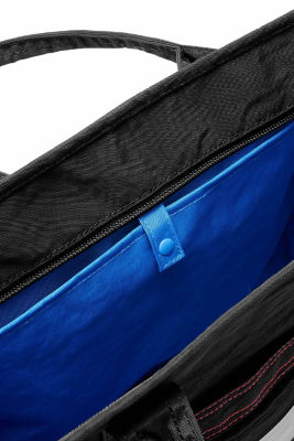 Beyond The Vines Crunch Carryall 03 9
