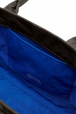 Beyond The Vines Crunch Carryall 01 9